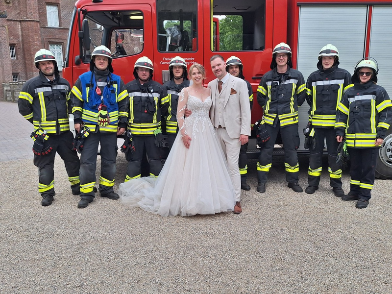 FW-KLE: Feueralarm bei der Hochzeit - ein Funken Romantik mit echtem Einsatz - Foto: presseportal.de