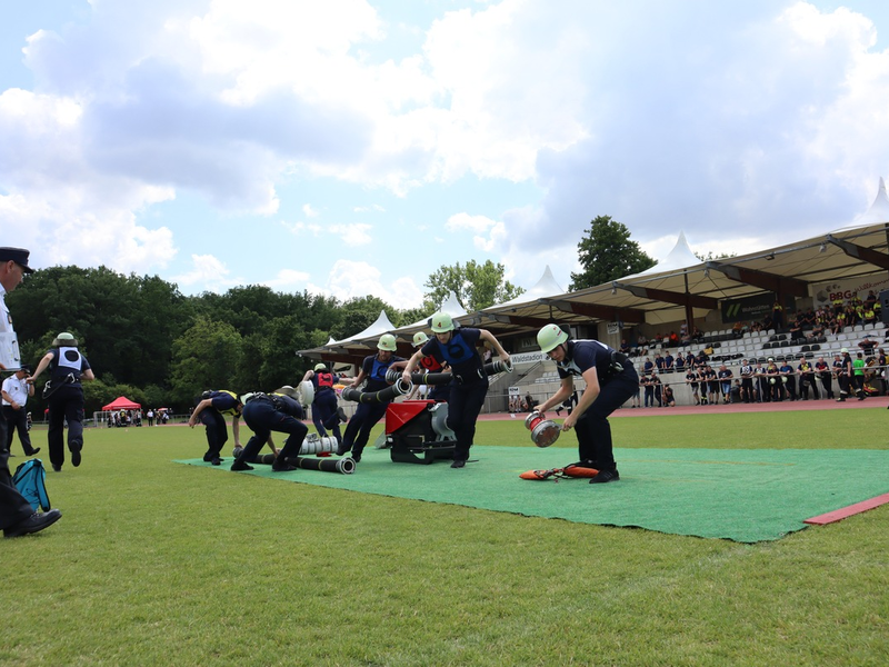 Großer Jubel zum Abschluss der Deutschen Feuerwehr-Meisterschaften in Böblingen / Monatelange Vorbereitung hat sich gelohnt: Erste Plätze für Teams aus Hessen und Rheinland-Pfalz - Foto: presseportal.de