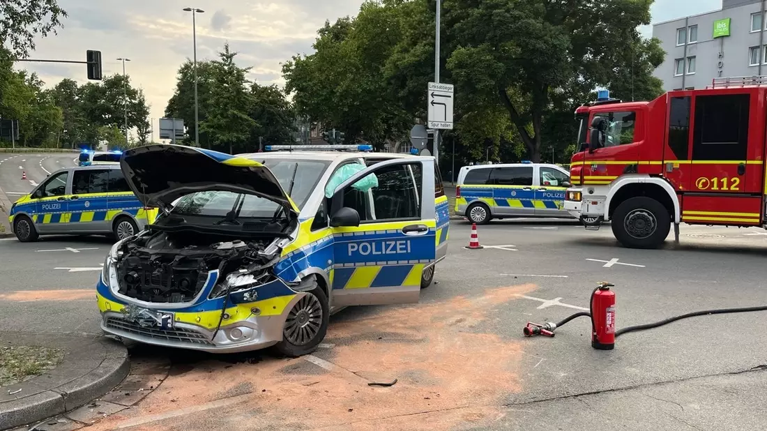 POL-GE: Unfall mit Polizeifahrzeug - Bild: presseportal.de