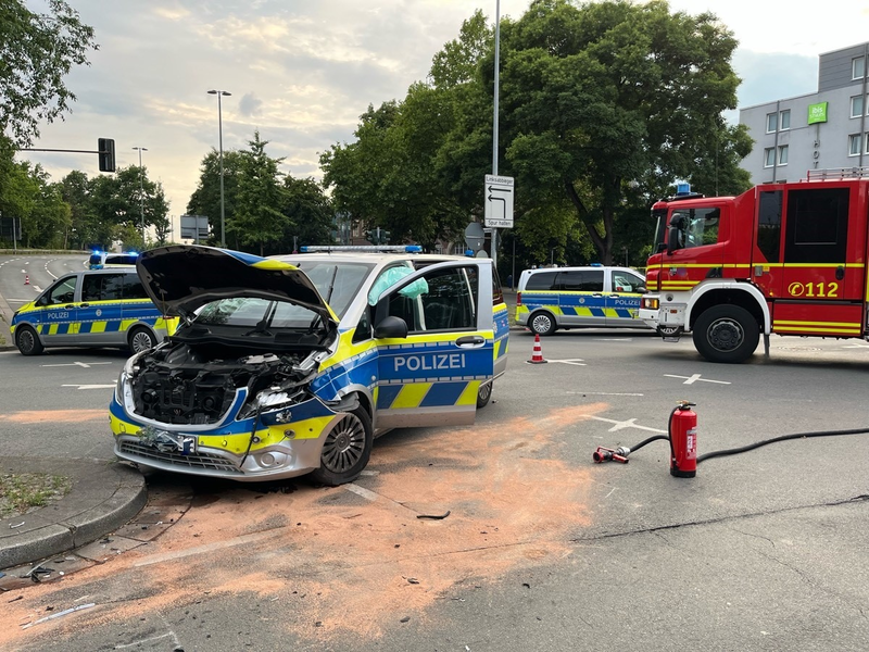 POL-GE: Unfall mit Polizeifahrzeug - Foto: presseportal.de