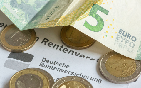 Die Höhe der Rente schwankt zwischen den Bundesländern. (Symbolbild) - Foto: Fernando Gutierrez-Juarez/dpa