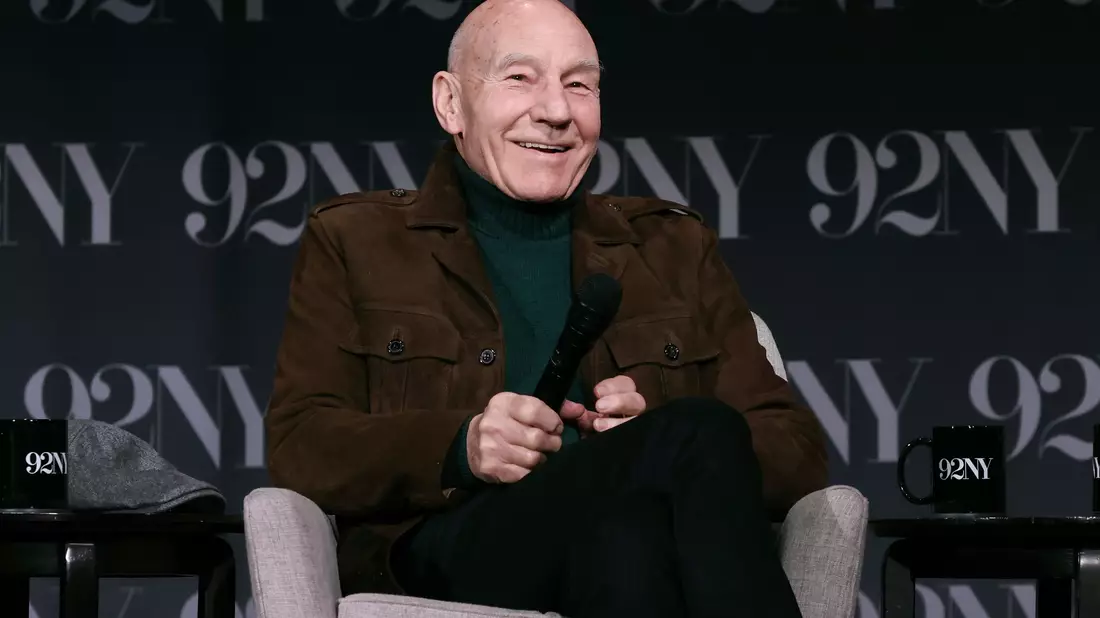 Patrick Stewart spricht auf der Bühne nach einer Vorführung von Star Trek: Picard. - Bild: Cj Rivera/Invision via AP/dpa