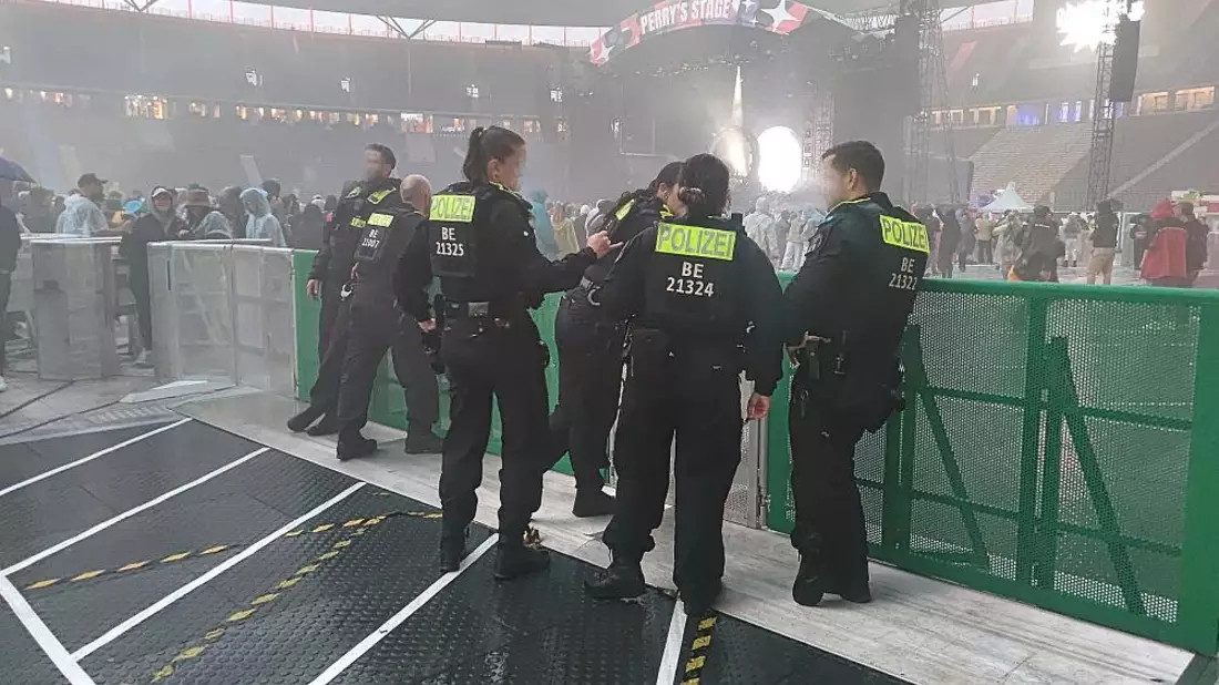 Polizisten bei Lollapalooza-Festival im Olympiastadion am 12.07.2025 - Bild: über dts Nachrichtenagentur