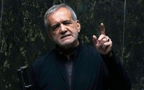 Peseschkian soll im Krieg zwischen dem Iran und Israel am Bein verletzt worden sein. (Archivbild) - Foto: Vahid Salemi/AP/dpa Peseschkian soll im Krieg zwischen dem Iran und Israel am Bein verletzt worden sein. (Archivbild) - Foto: Vahid Salemi/AP/dpa