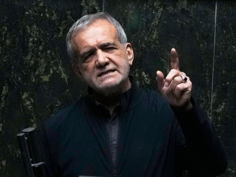 Peseschkian soll im Krieg zwischen dem Iran und Israel am Bein verletzt worden sein. (Archivbild) - Foto: Vahid Salemi/AP/dpa