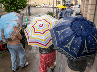 Es wird nass.  - Foto: Peter Kneffel/dpa