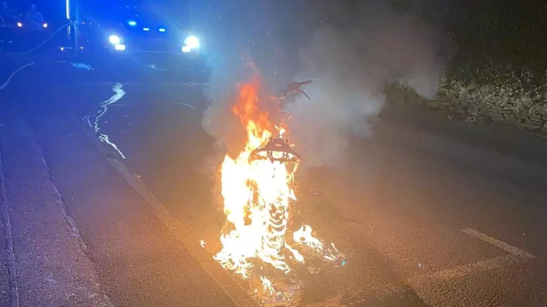 FW-EN: Wetter - Brand eines Kleinkraftrades in der Nacht - Bild: presseportal.de