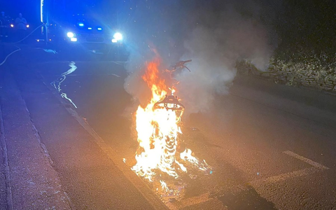 FW-EN: Wetter - Brand eines Kleinkraftrades in der Nacht - Foto: presseportal.de