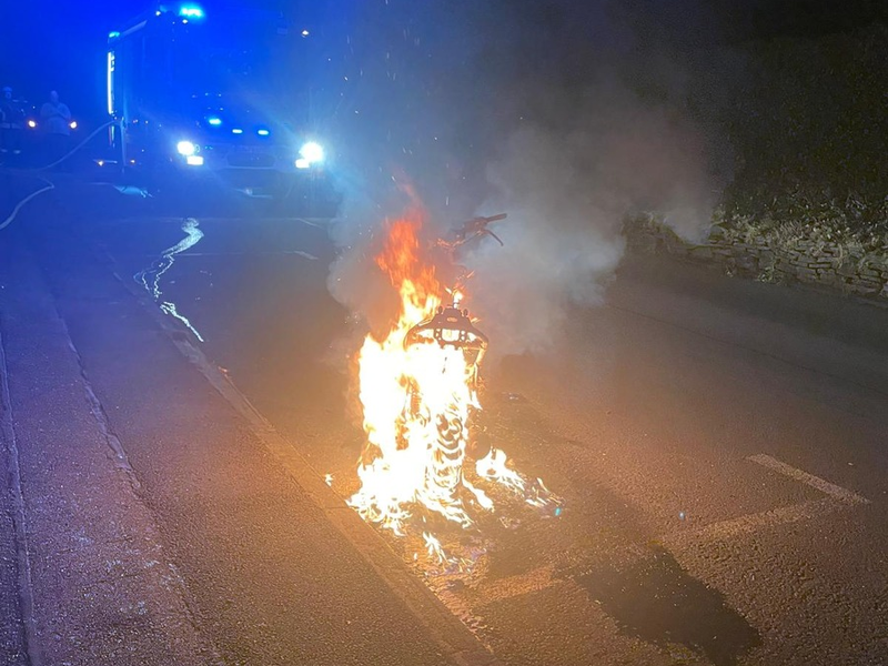 FW-EN: Wetter - Brand eines Kleinkraftrades in der Nacht - Foto: presseportal.de