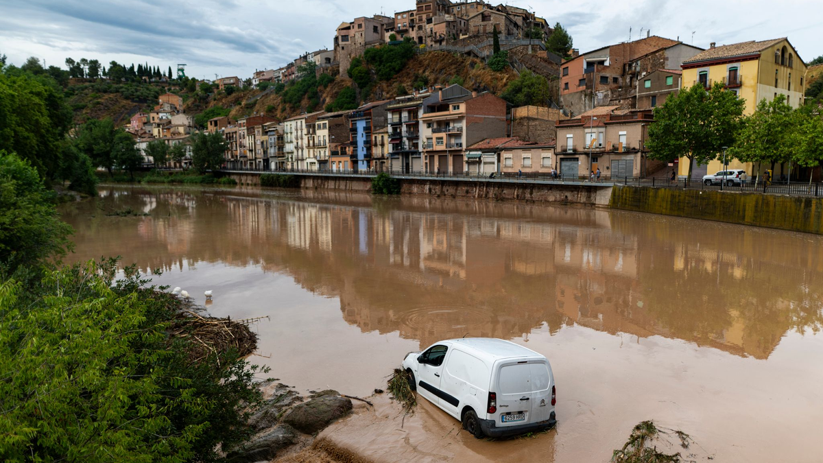 Starke Regenfälle, teils mit Hagel, haben mehrere Regionen in Spanien heimgesucht. - Foto: Lorena Sopêna/EUROPA PRESS/dpa