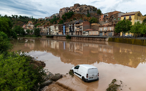 Starke Regenfälle, teils mit Hagel, haben mehrere Regionen in Spanien heimgesucht. - Foto: Lorena Sopêna/EUROPA PRESS/dpa