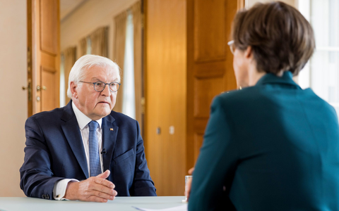 Bundespräsident Frank-Walter Steinmeier macht sich für eine Wehrpflicht in Deutschland stark. - Foto: Thomas Kierok/ZDF/dpa