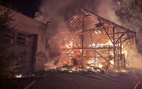 LRA-Ravensburg: Brand einer Lagerhalle auf einer Industrie-Brache in Wangen im AllgÀu - Foto: presseportal.de LRA-Ravensburg: Brand einer Lagerhalle auf einer Industrie-Brache in Wangen im AllgÀu - Foto: presseportal.de