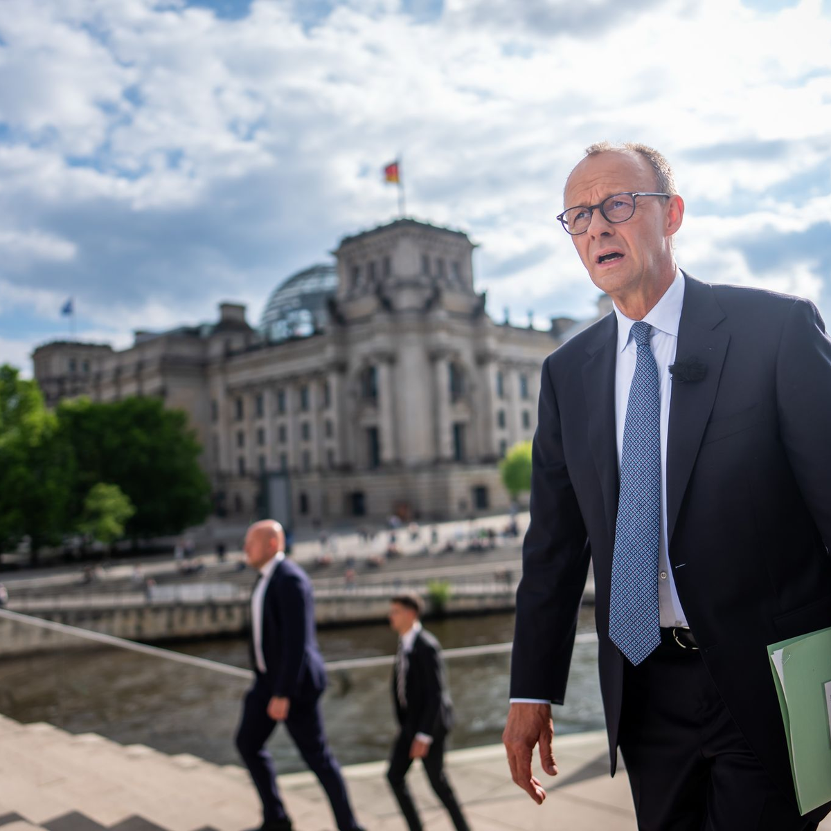 Kanzler Merz hat das Bürgergeld im Visier - doch der Koalitionspartner scheint nicht mitzuziehen. (Archivbild) - Foto: Michael Kappeler/dpa