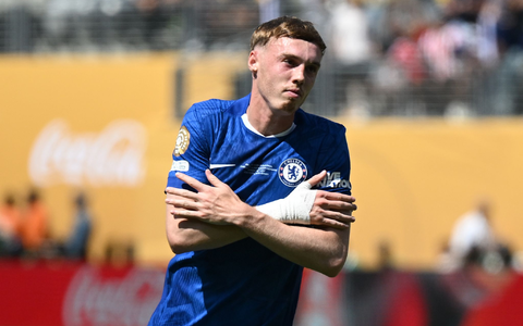 Trump. First Lady Melania und FIFA-Präsident Gianni Infantino beim Abspielen der amerikanischen Nationalhymne vor dem Anpfiff. - Foto: Sven Hoppe/dpa