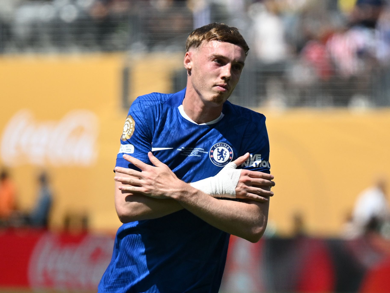 US-Präsident Donald Trump und First Lady Melania Trump beim Abspielen der Nationalhymne vor dem Finale. Rechts FIFA-Präsident Gianni Infantino.  - Foto: Sven Hoppe/dpa