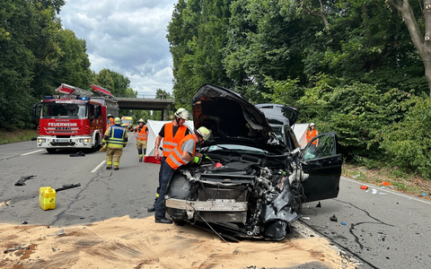 FW Weinheim: Feuerwehr Weinheim im Aufwendiger Feuerwehreinsatz mit technischer Rettung auf der Westtangente - Foto: presseportal.de