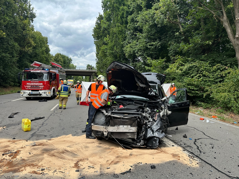 FW Weinheim: Feuerwehr Weinheim im Aufwendiger Feuerwehreinsatz mit technischer Rettung auf der Westtangente - Foto: presseportal.de