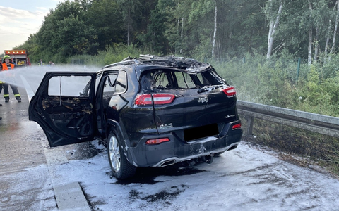 POL-OH: Wohnwagengespann geriet auf der Autobahn A 7 in Brand - Schnelles Handeln des Fahrers verhindert Schlimmeres. - Foto: presseportal.de POL-OH: Wohnwagengespann geriet auf der Autobahn A 7 in Brand - Schnelles Handeln des Fahrers verhindert Schlimmeres. - Foto: presseportal.de