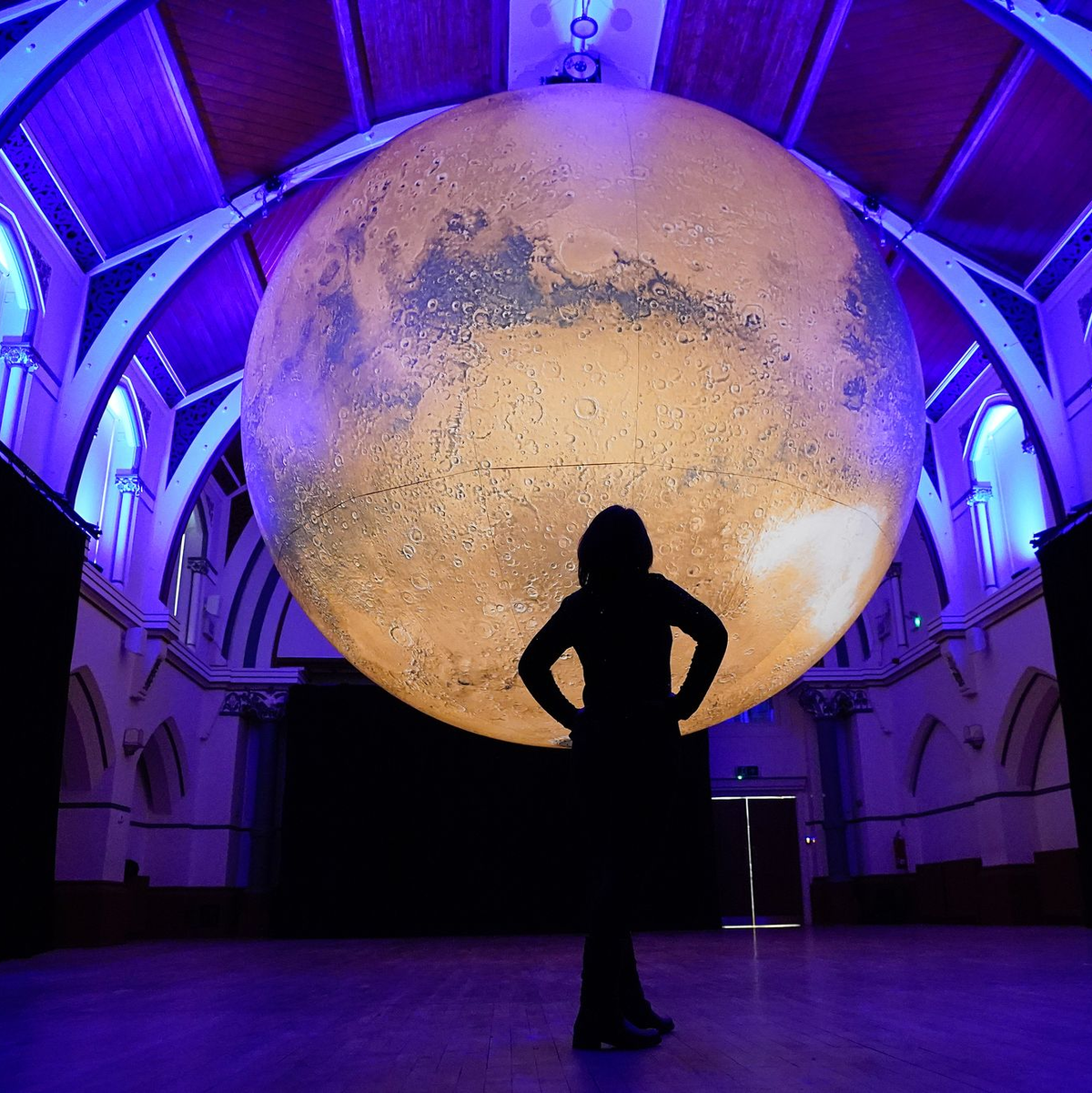 Imposant, aber von der Größe nur ein Bruchteil des Originals: Die Installation «Mars» mit sieben Meter Durchmesser wurde in Großbritannien ausgestellt (Archivfoto). - Foto: Andrew Matthews/PA Wire/dpa