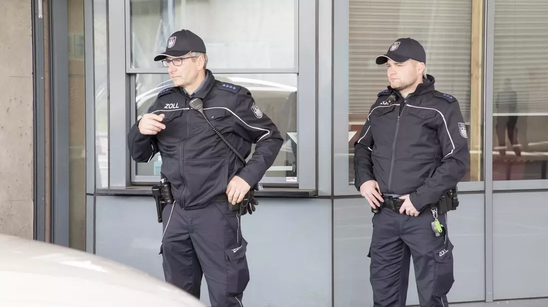 HZA-LÖ: Teure Armbanduhr am Zoll vorbeigeschmuggelt - Bild: presseportal.de