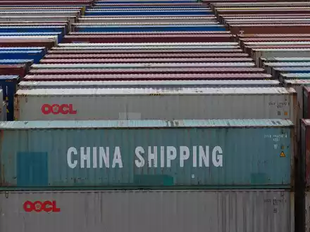 Trotz Handelsstreit mit den USA zeigen sich Chinas Exporte robust. Die Volksrepublik verkauft mehr in andere Staaten. (Archivbild)  - Foto: Marcus Brandt/dpa