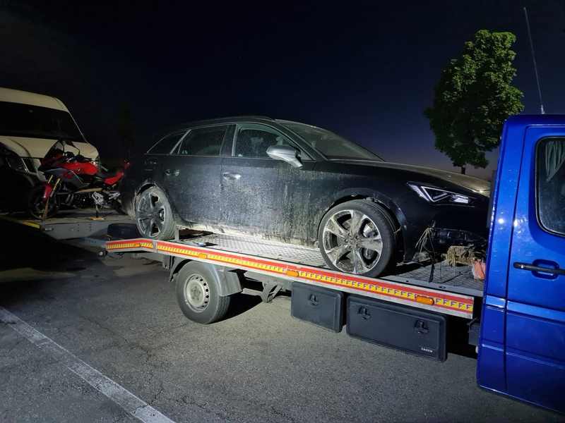 HZA-SI: Motorrad, Pkw und Kleintransporter geschmuggelt - Foto: presseportal.de