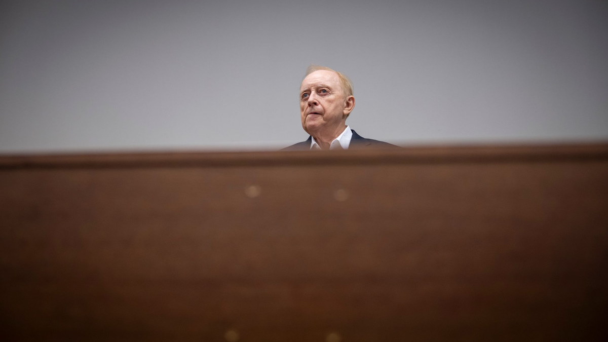 Schuhbecks Anwalt Eckert stellte keine konkrete Forderung.  - Foto: Peter Kneffel/dpa