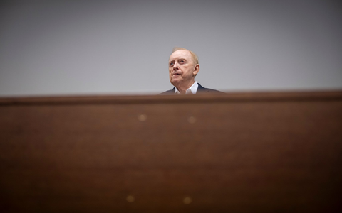 Schuhbeck entschuldigte sich bei seinen Gläubigern.  - Foto: Peter Kneffel/dpa