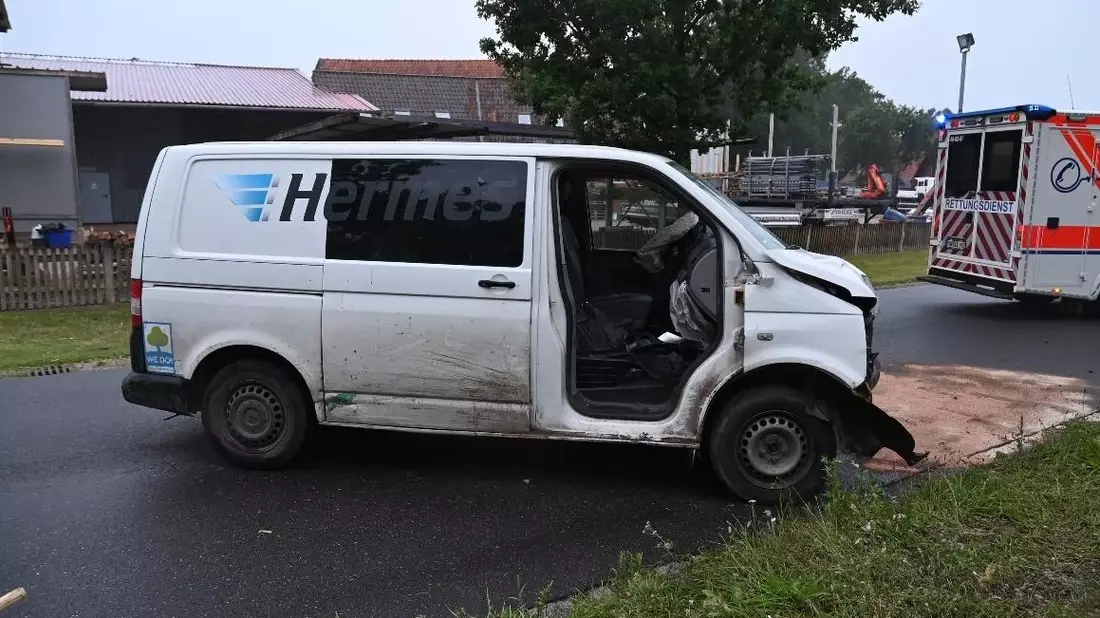 POL-ROW: ++ Verkehrsunfall auf der B 440 - Fahrer schwer verletzt ++ Widerstand gegen Polizeibeamte in Tarmstedt - ein Beamter leicht verletzt ++ Polizei stoppt mehrere Trunkenheitsfahrten im Landkreis ++ - Bild: presseportal.de