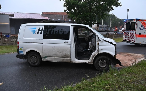 POL-ROW: ++ Verkehrsunfall auf der B 440 - Fahrer schwer verletzt ++ Widerstand gegen Polizeibeamte in Tarmstedt - ein Beamter leicht verletzt ++ Polizei stoppt mehrere Trunkenheitsfahrten im Landkreis ++ - Foto: presseportal.de POL-ROW: ++ Verkehrsunfall auf der B 440 - Fahrer schwer verletzt ++ Widerstand gegen Polizeibeamte in Tarmstedt - ein Beamter leicht verletzt ++ Polizei stoppt mehrere Trunkenheitsfahrten im Landkreis ++ - Foto: presseportal.de