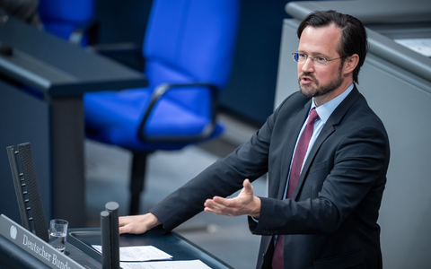 SPD-Fraktionsgeschäftsführer Dirk Wiese zweifelt am Söder-Vorschlag zum Bürgergeld für Ukrainer. (Archivbild) - Foto: Michael Kappeler/dpa