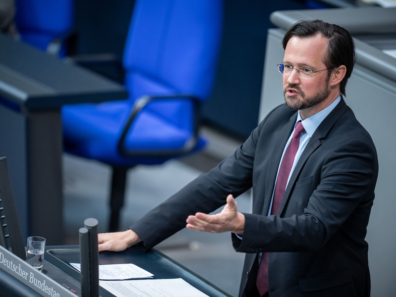 SPD-Fraktionsgeschäftsführer Dirk Wiese zweifelt am Söder-Vorschlag zum Bürgergeld für Ukrainer. (Archivbild) - Foto: Michael Kappeler/dpa