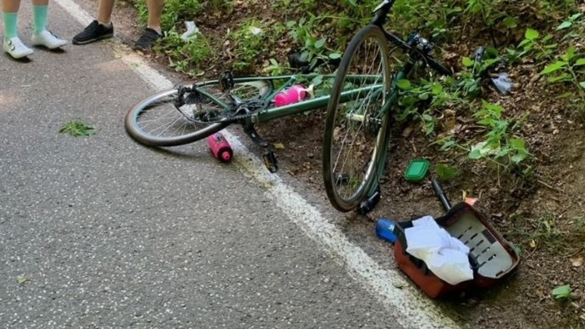 POL-PDLD: St. Martin - Autofahrer übersieht Rennradfahrer - Foto: presseportal.de