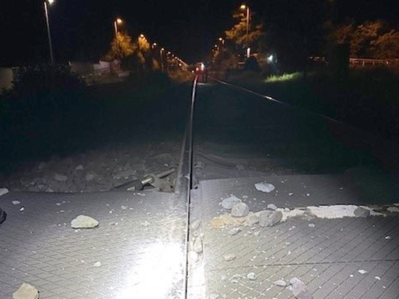 BPOL-FL: Schottersteine auf den Gleisen sorgen für einen lauten Knall - Bundespolizei sucht Zeugen - Foto: presseportal.de