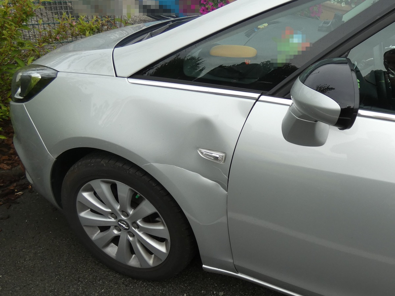 POL-HM: Zeugenaufruf: Unfallflucht auf Parkplatz einer Gärtnerei - Foto: presseportal.de