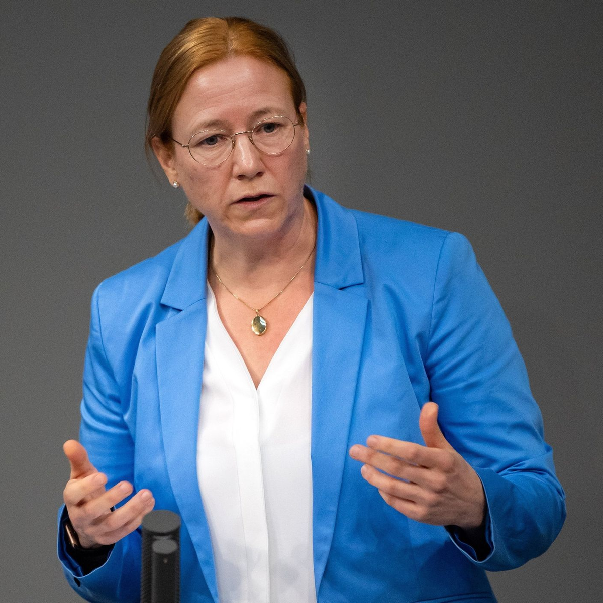 SPD-Fraktionsvize Dagmar Schmidt stellt sich im Soziales gegen den Kanzler (Foto: Archiv). - Foto: Bernd von Jutrczenka/dpa