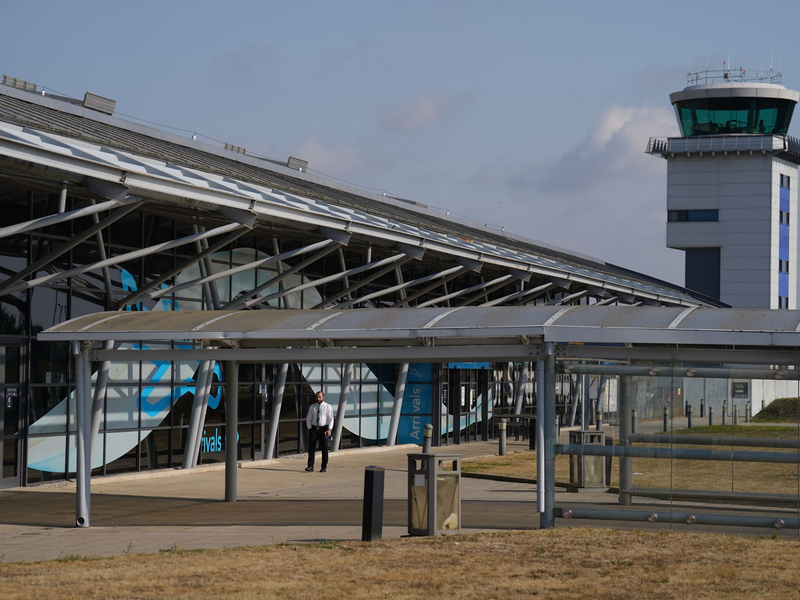 Der Flughafen London Southend bleibt nach dem Absturz eines Geschäftsflugzeugs vorübergehend geschlossen. - Foto: Joe Giddens/PA Wire/dpa