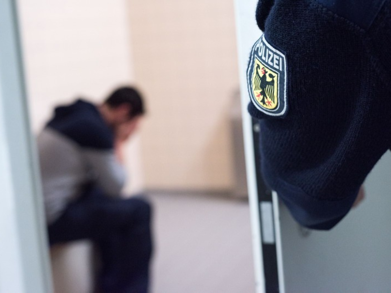 Bundespolizeidirektion München: Bundespolizei bringt zwei Migranten in Abschiebehafteinrichtungen - Foto: presseportal.de