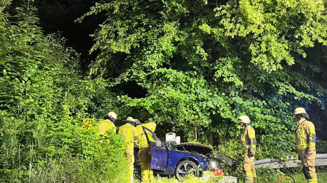 POL-AC: Alleinunfall - Drei junge Männer bei Verkehrsunfall verletzt - Bild: presseportal.de