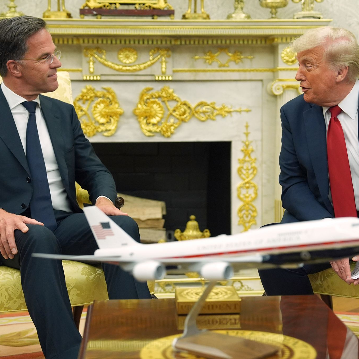 USA und Nato sprechen über Waffendeal. - Foto: Evan Vucci/AP/dpa
