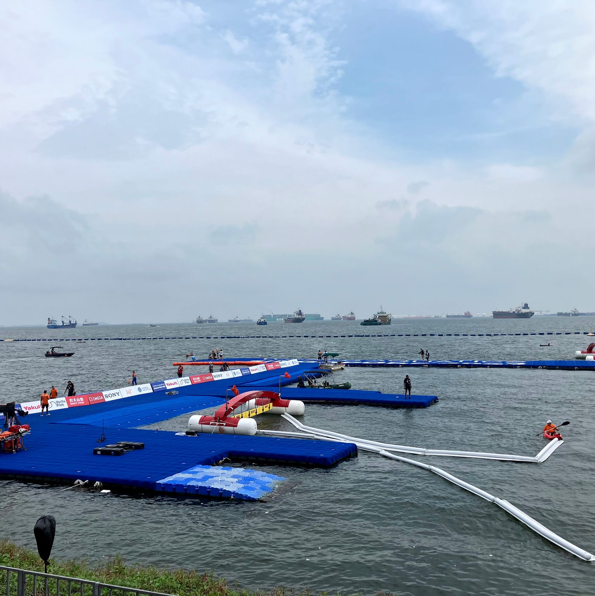 Hier sollte heute Morgen eigentlich geschwommen werden. - Foto: Thomas Eßer/dpa