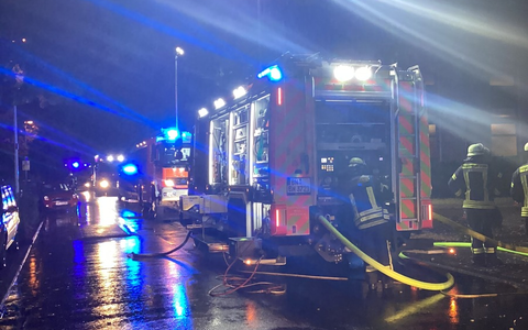 FW-BN: Fahrzeugbrand in Tiefgarage - insgesamt 44 Personen müssen zeitweise ihre Wohnungen verlassen - Foto: presseportal.de