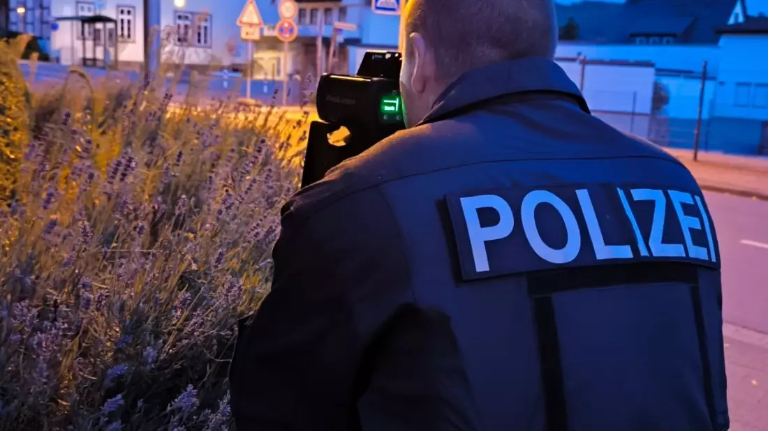 POL-HM: Großkontrolle: Geschwindigkeit und Tuning im Fokus der Polizei - Bild: presseportal.de