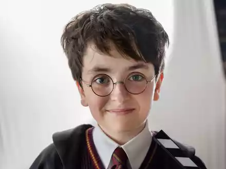 Dominic McLaughlin spielt Harry Potter. - Foto: Aidan Monaghan/HBO via AP/dpa