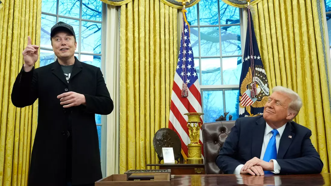Ende einer besonderen Allianz: Elon Musk und US-Präsident Donald Trump gehen nach einem Streit um die Haushaltspolitik getrennte Wege. (Archiv) - Bild: Alex Brandon/AP/dpa