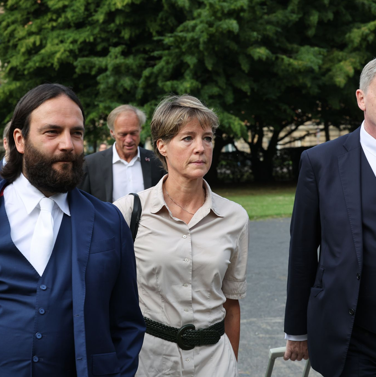 Christina Block kommt am zweiten Prozesstag mit ihren Verteidigern zum Landgericht. - Foto: Christian Charisius/dpa