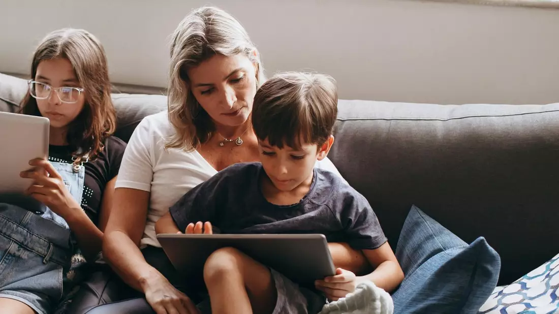 5 Tipps für die sichere Mediennutzung in den Schulferien / So können Eltern ihre Kinder online begleiten - Bild: presseportal.de