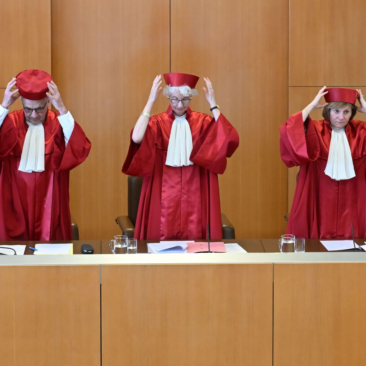 Das höchste deutsche Gericht beschäftigte sich mit einer Verfassungsbeschwerde von zwei jemenitischen Männern, deren Verwandte 2012 bei einem US-Drohnenangriff in ihrem Heimatort getötet worden waren.  - Foto: Uli Deck/dpa