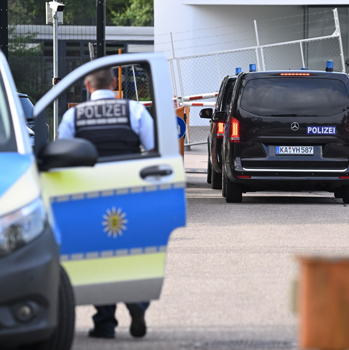 Ein BGH-Ermittlungsrichter setzte Haftbefehl in Vollzug. - Foto: Bernd Weißbrod/dpa